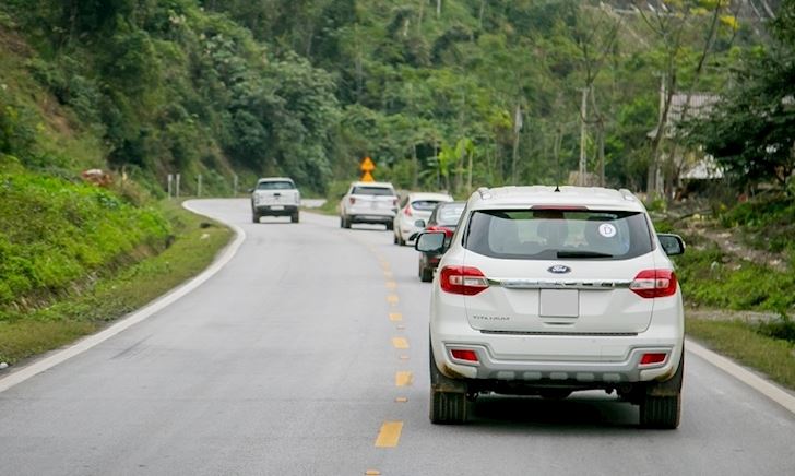 Mức phạt đối với lỗi vượt xe không đúng quy định mới nhất hiện nay