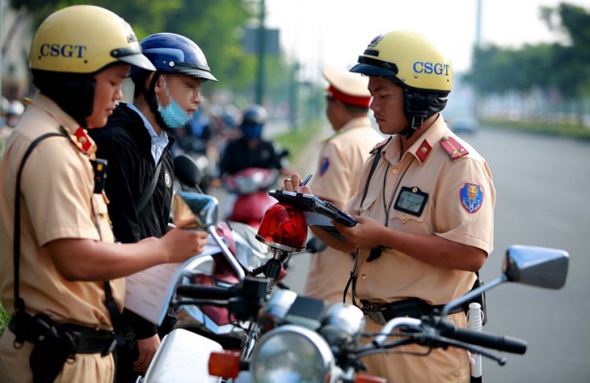 những lỗi bị giữ bằng lái xe máy
