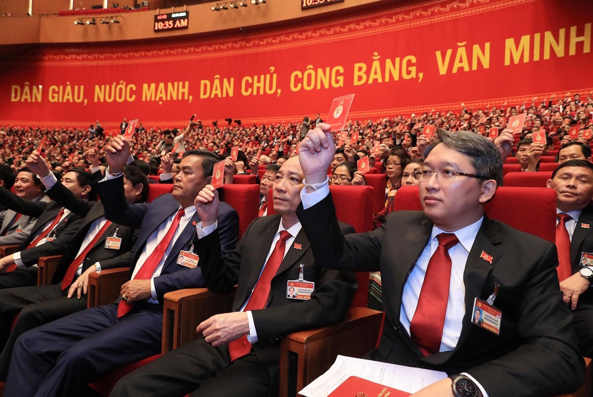 Quy định đối với đảng viên đi làm ăn xa