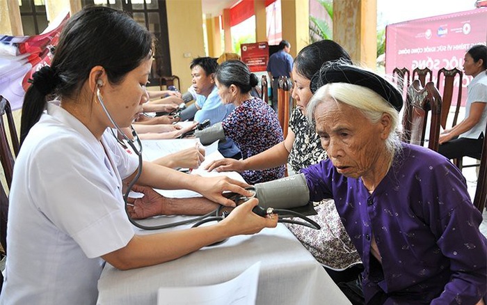 trợ cấp người già trên 80 tuổi