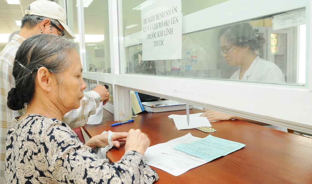 trợ cấp người già trên 80 tuổi