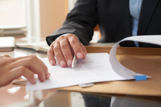 Giao kết hợp đồng với người chưa đủ 18 tuổi