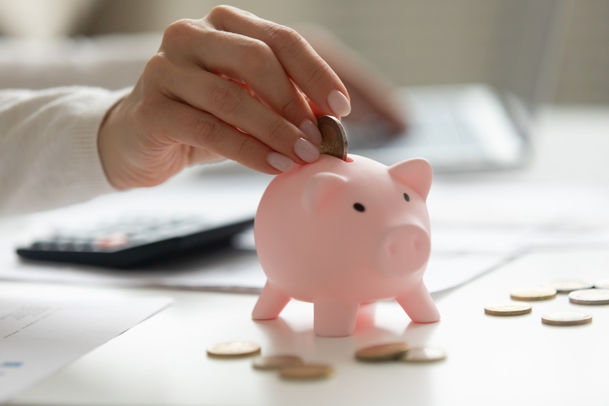 Phí quản lý hợp đồng bảo hiểm hưu trí
