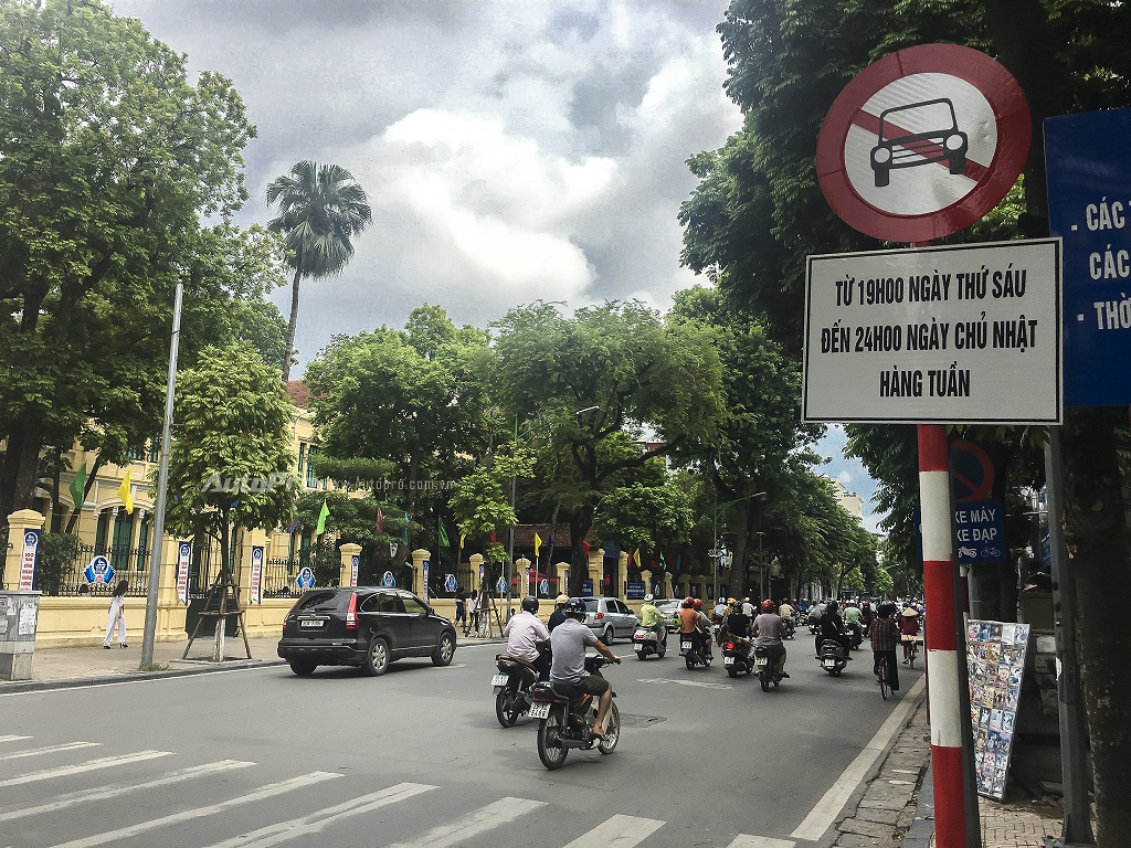 Xe ưu tiên có được đi vào đường cấm