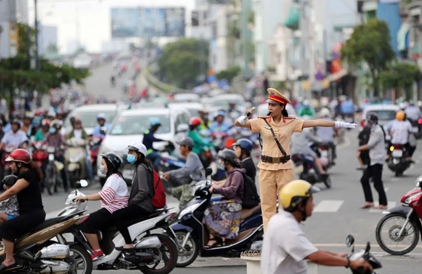 Đi ngược chiều không bằng lái phạt bao nhiêu