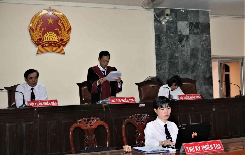 Người có quyền kháng nghị giám đốc thẩm và tái thẩm là