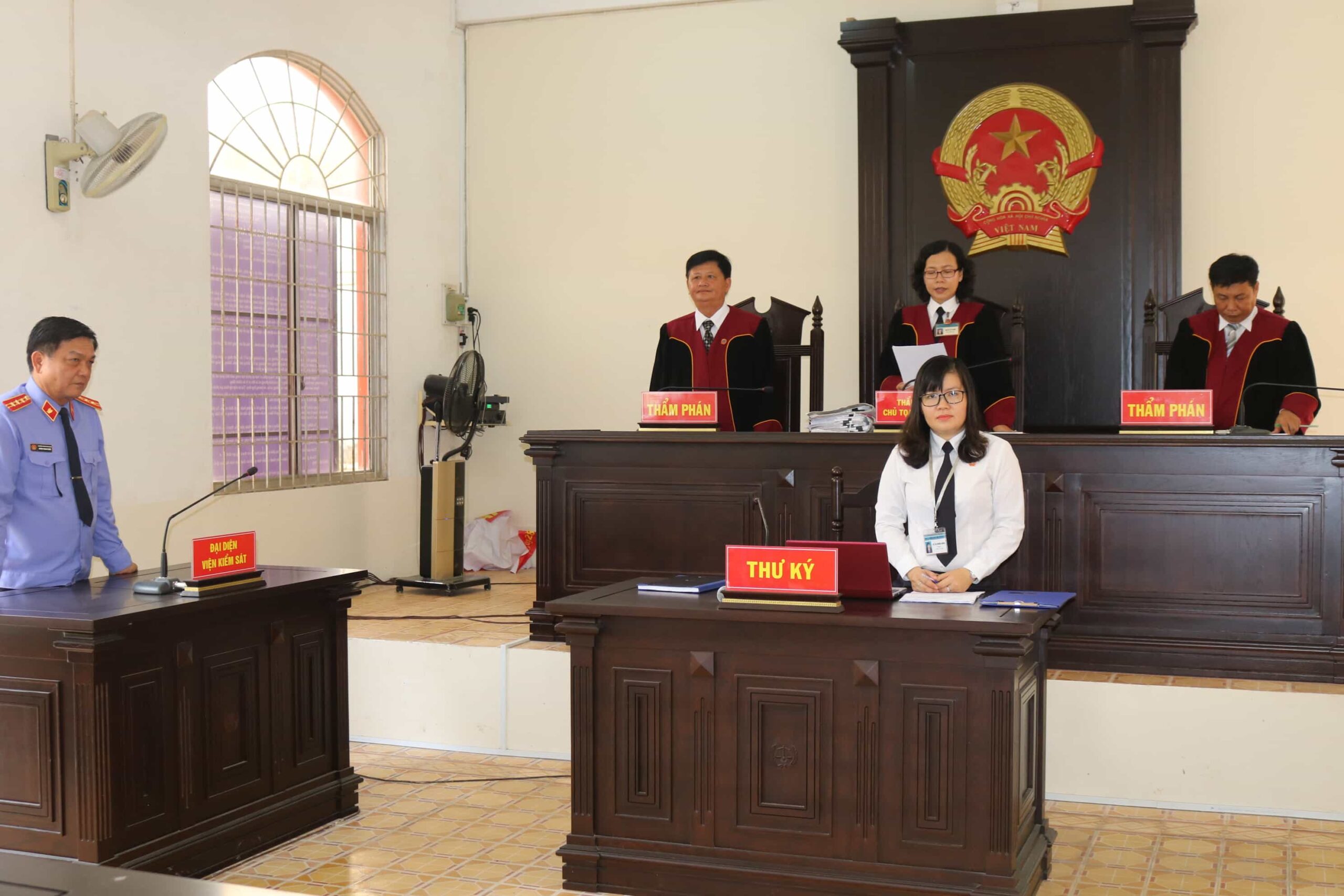 Người có quyền kháng nghị giám đốc thẩm và tái thẩm là