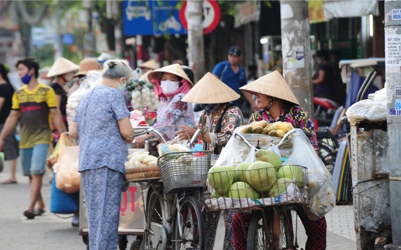 Bán hàng rong (buôn bán nhỏ lẻ không có địa điểm cố định)