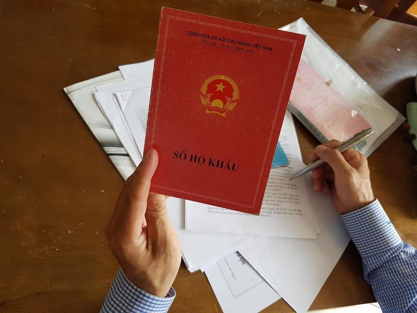 Sổ hộ khẩu có rút được tiền không