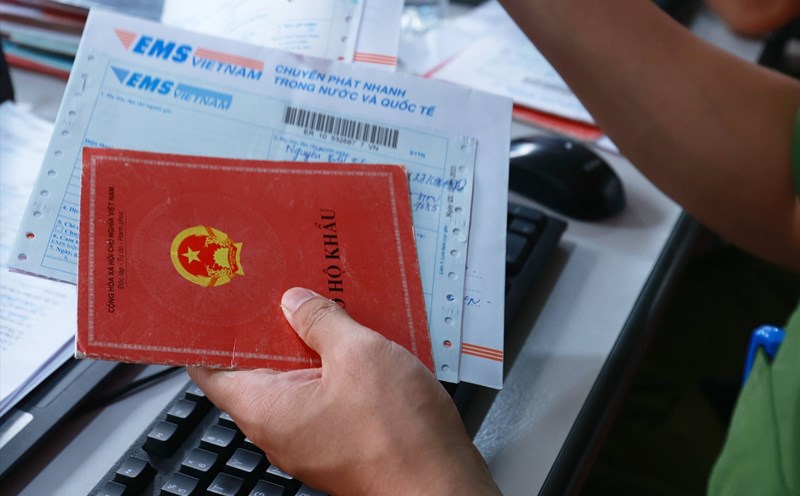 Sổ hộ khẩu có rút được tiền không